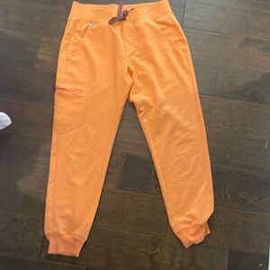 Peach colored FIGS scrub jigger women size small